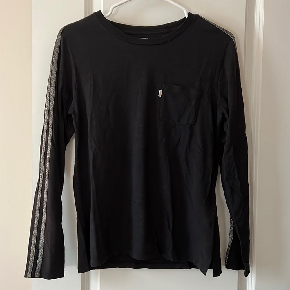 Levi’s long sleeve pocket tee